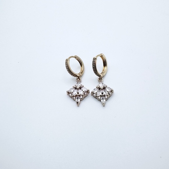 Drop Leaves Earrings Gold Plated - Picture 1 of 1